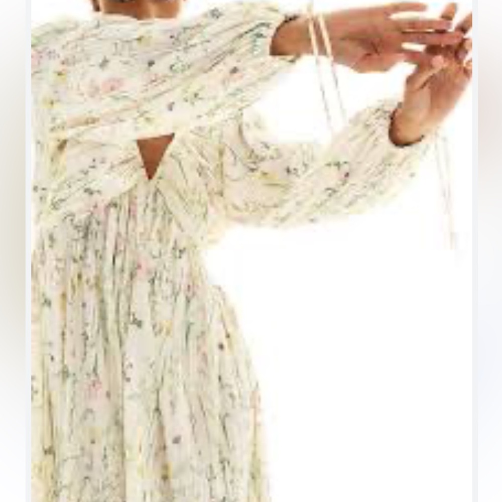 (SOLD)H&M, Floral Plisse Mini Dress Romantic Garden Party Boho V-Neck,EUC,Size - Picture 2 of 8